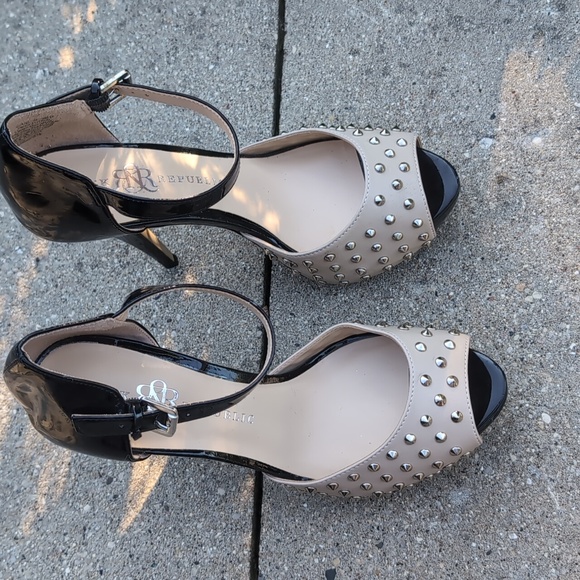 Rock & Republic Studded Heels Cream & Black Sz 9 - Picture 2 of 7
